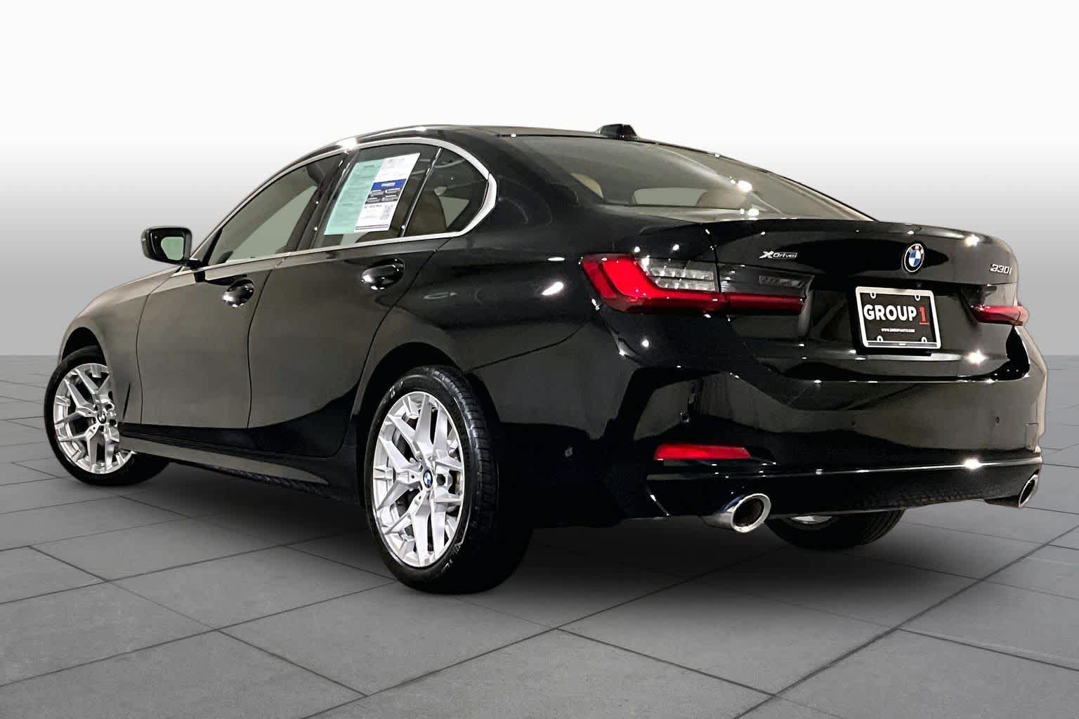 Used 2025 BMW 330i xDrive Sedan w/ Premium Package AWD/4WD image 11