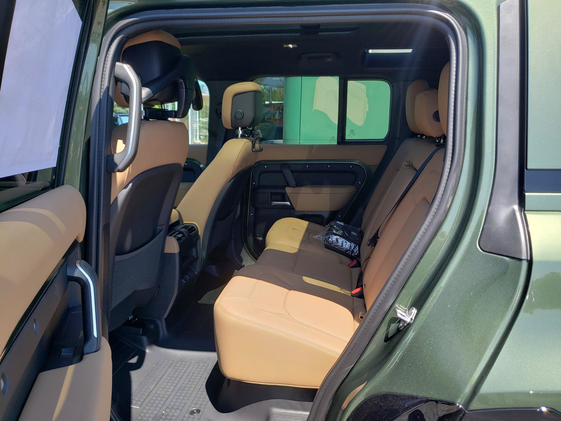 New 2026 Land Rover Defender 110 X-Dynamic SE AWD/4WD image 11