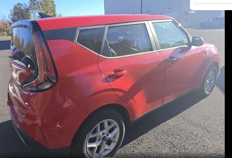 Used 2024 Kia Soul LX w/ LX Technology Package FWD image 3
