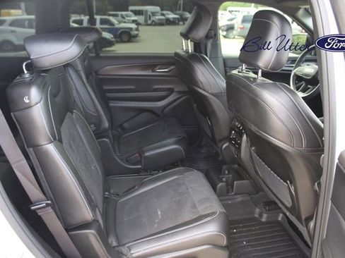Used 2024 Jeep Grand Cherokee L Laredo AWD/4WD image 12