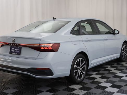 Certified 2025 Volkswagen Jetta Sport image 16
