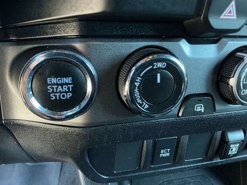 Certified 2020 Toyota Tacoma TRD Off-Road AWD/4WD image 27