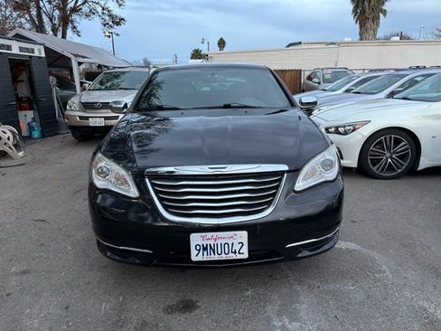 Used 2011 Chrysler 200 Limited FWD image 2