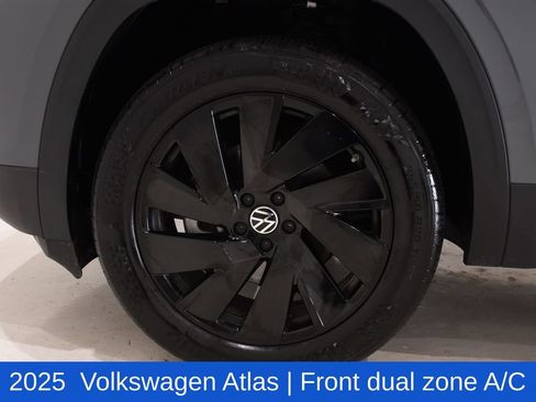 Used 2025 Volkswagen Atlas SE AWD/4WD image 6