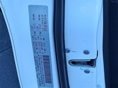 Used 2018 Jeep Cherokee Latitude w/ Altitude Package image 25