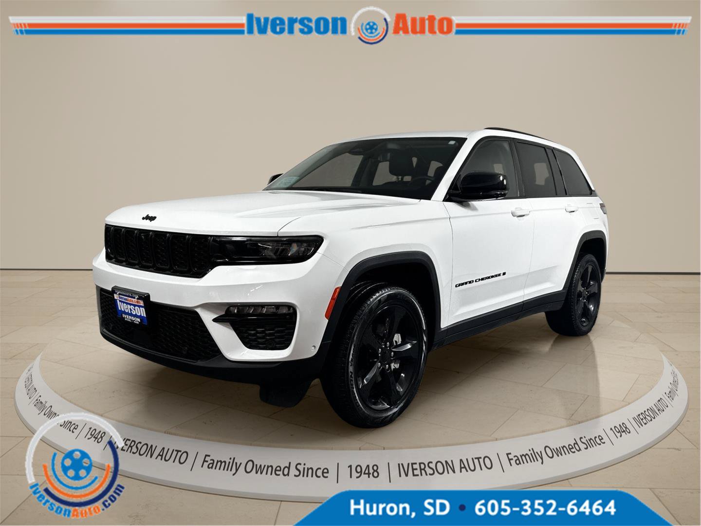 Used 2023 Jeep Grand Cherokee Limited w/ Luxury Tech Group II AWD/4WD image 4