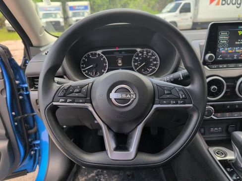 Used 2025 Nissan Sentra SV FWD image 22