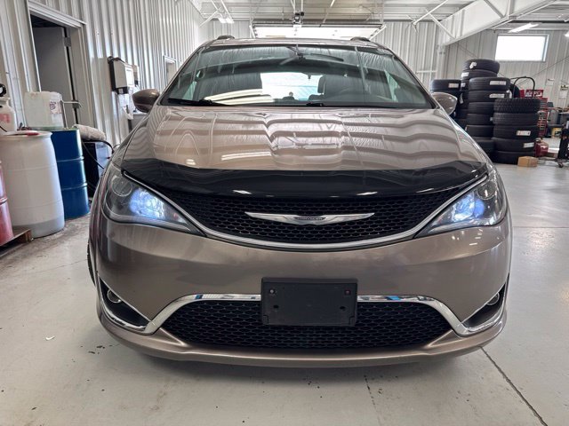 Used 2017 Chrysler Pacifica Touring-L FWD image 31