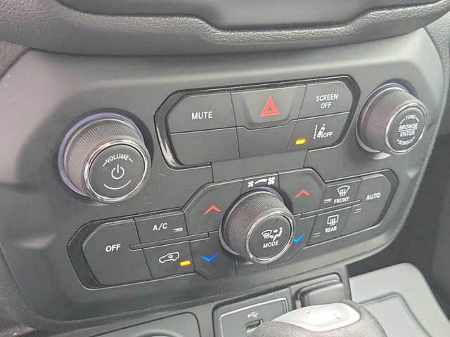 Used 2023 Jeep Renegade Latitude AWD/4WD image 18