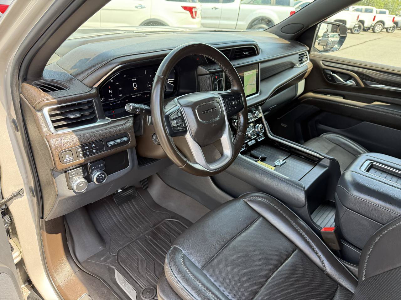 Used 2023 GMC Yukon XL Denali AWD/4WD image 13