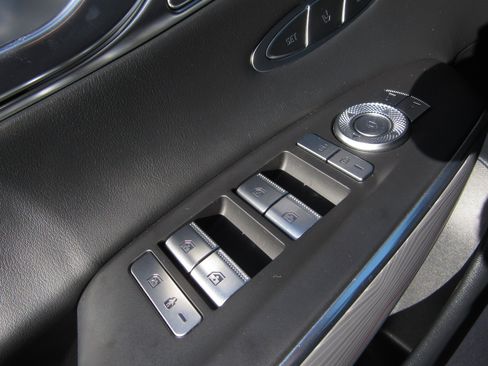 Used 2024 Genesis GV70 2.5T w/ Advanced Package image 25