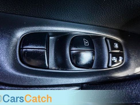 Used 2018 Nissan Rogue S image 38