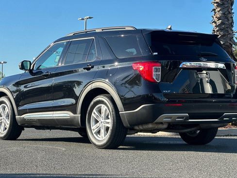 Used 2024 Ford Explorer XLT w/ Equipment Group 202A image 6