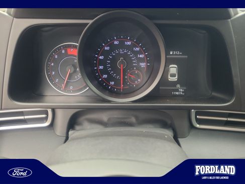 Used 2022 Hyundai Elantra SE FWD image 11