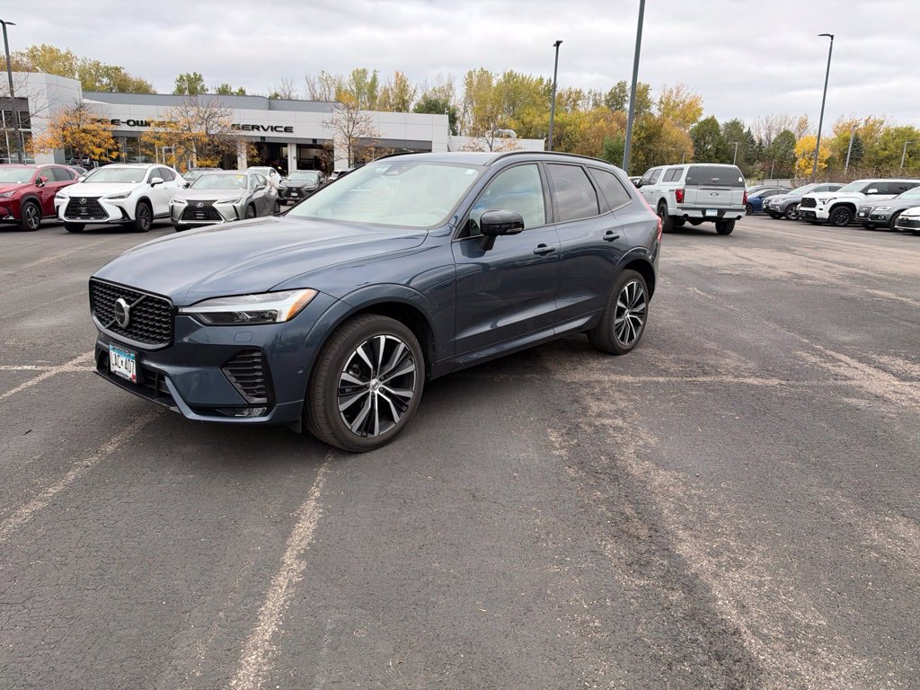 Used 2024 Volvo XC60 B5 Plus w/ Protection Package Premier AWD/4WD image 4