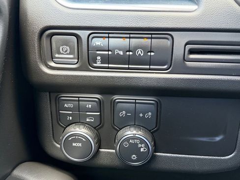 Used 2023 Chevrolet Suburban LT AWD/4WD image 24