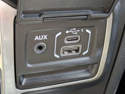 Used 2018 Jeep Wrangler Unlimited Sahara AWD/4WD image 22