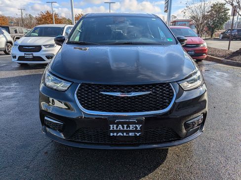 New 2026 Chrysler Pacifica Select image 3