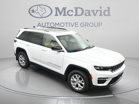 Used 2022 Jeep Grand Cherokee Limited w/ Trailer Tow Prep Group (B) AWD/4WD image 36