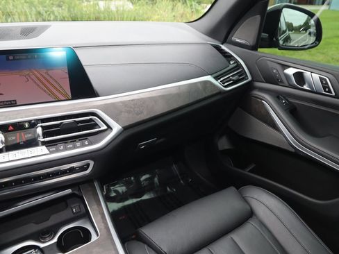 Used 2021 BMW X5 M50i image 37