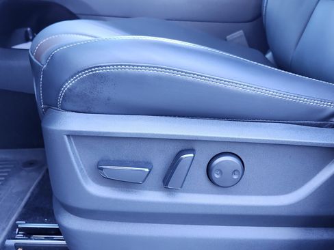 Used 2025 Nissan Armada SL w/ Captain's Chari Seat Package image 14