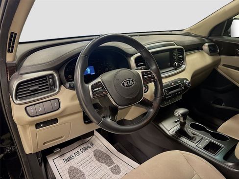 Used 2020 Kia Sorento S image 9