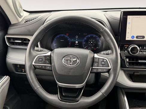 Used 2023 Toyota Highlander Limited AWD/4WD image 15