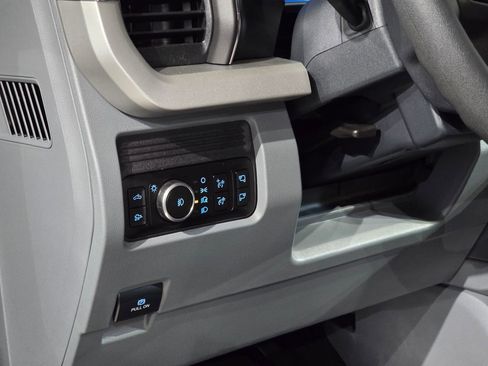 New 2026 Ford F250 XLT w/ XLT Premium Package AWD/4WD image 18