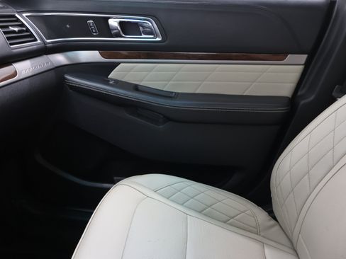 Used 2016 Ford Explorer Platinum AWD/4WD image 14