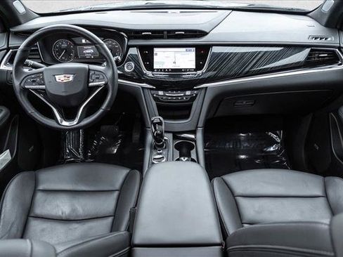 Used 2025 Cadillac XT6 Premium Luxury image 21