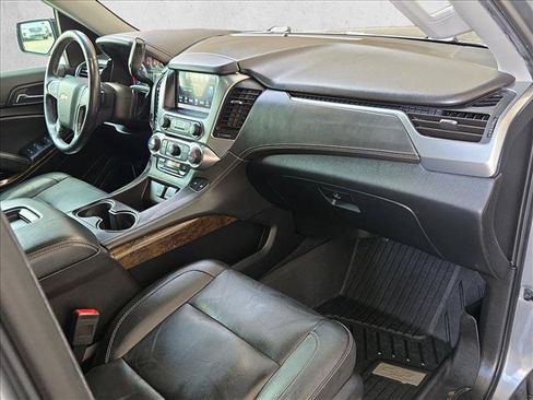 Used 2020 Chevrolet Suburban LT RWD image 25