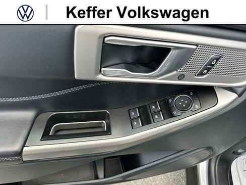 Used 2023 Ford Explorer Limited AWD/4WD image 15