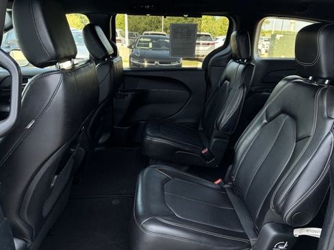 Used 2025 Chrysler Pacifica Select FWD image 20