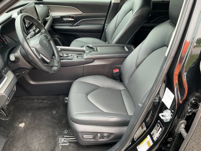 Used 2025 Toyota Grand Highlander AWD image 10