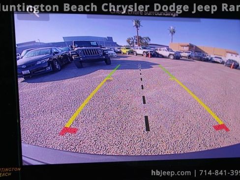 Used 2025 Jeep Grand Cherokee Laredo X image 30