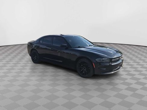 Used 2021 Dodge Charger SXT RWD image 2