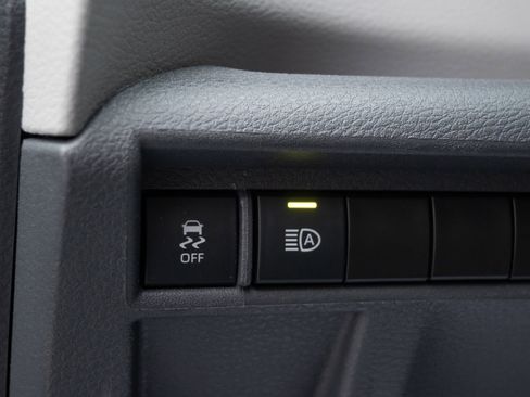 Used 2024 Toyota Sienna LE image 29