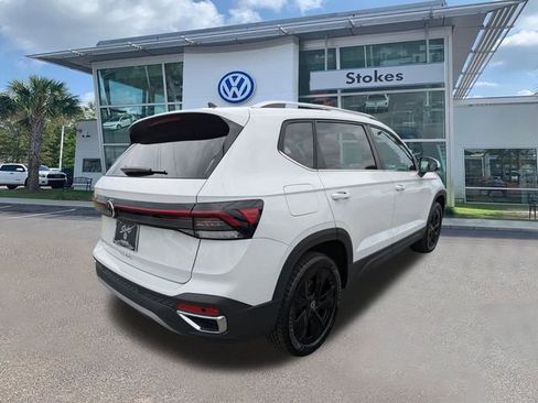 New 2026 Volkswagen Taos SE FWD image 4
