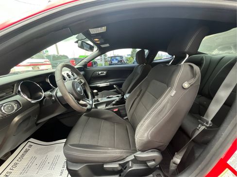 Used 2017 Ford Mustang Coupe RWD image 11