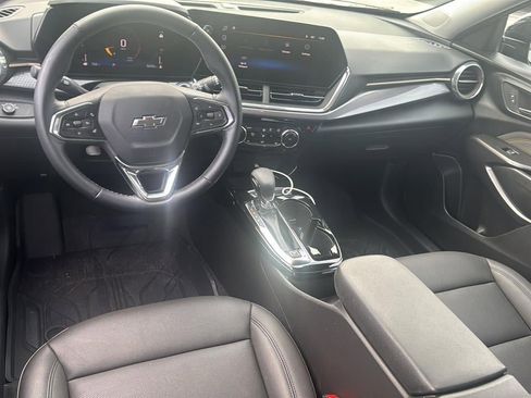 Used 2025 Chevrolet Trax ACTIV w/ Driver Confidence Package image 9