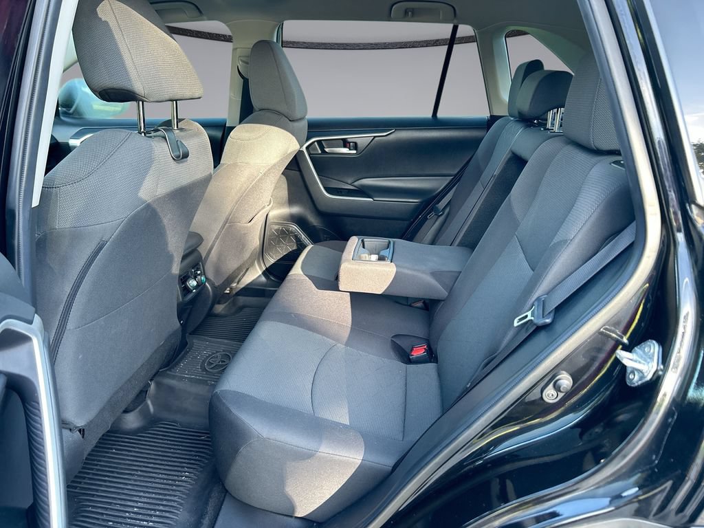 Used 2024 Toyota RAV4 XLE FWD image 30