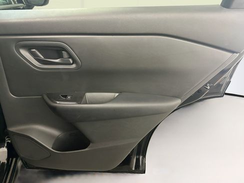 Used 2024 Nissan Rogue S AWD/4WD image 30