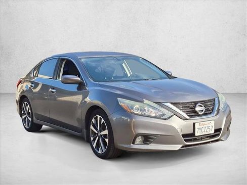 Used 2017 Nissan Altima 2.5 SR FWD image 3