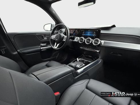 Used 2022 Mercedes-Benz GLB 250 4MATIC w/ Premium Package Lite image 12