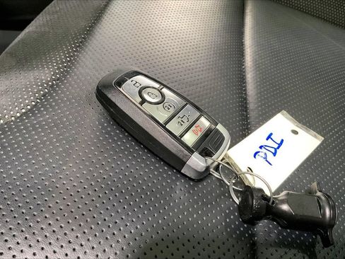 Used 2025 Ford F150 Raptor AWD/4WD image 11