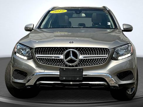 Used 2019 Mercedes-Benz GLC 300 4MATIC w/ Premium Package image 2