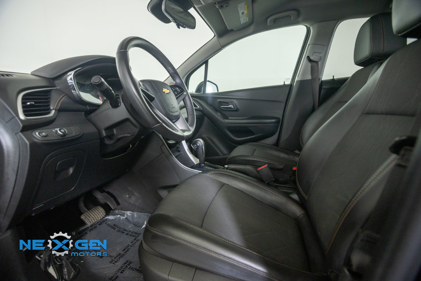 Used 2022 Chevrolet Trax LT w/ Midnight Edition AWD/4WD image 11