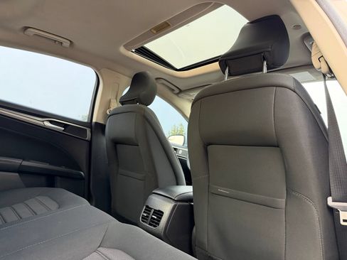 Used 2018 Ford Fusion SE FWD image 19