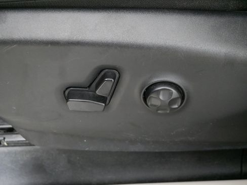 Used 2023 Chrysler Pacifica Touring-L image 20