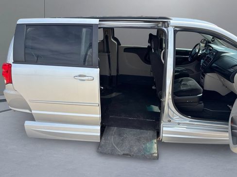 Used 2012 Dodge Grand Caravan SXT FWD image 33
